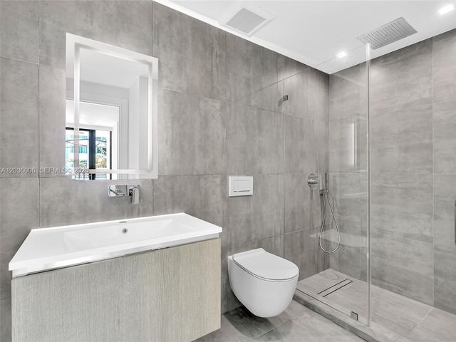 1930 Bay Dr PH1, Miami Beach, FL 33141