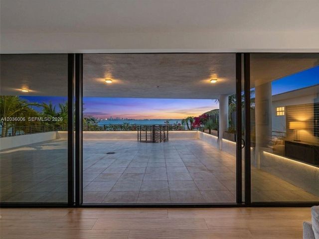 1930 Bay Dr PH1, Miami Beach, FL 33141