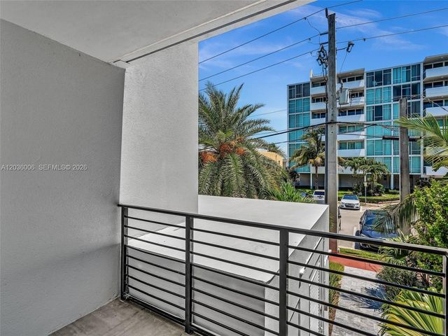 1930 Bay Dr PH1, Miami Beach, FL 33141