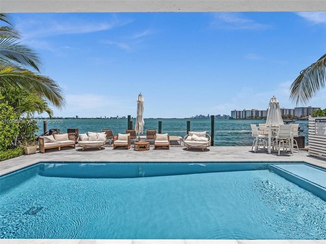 1930 Bay Dr PH1, Miami Beach, FL 33141