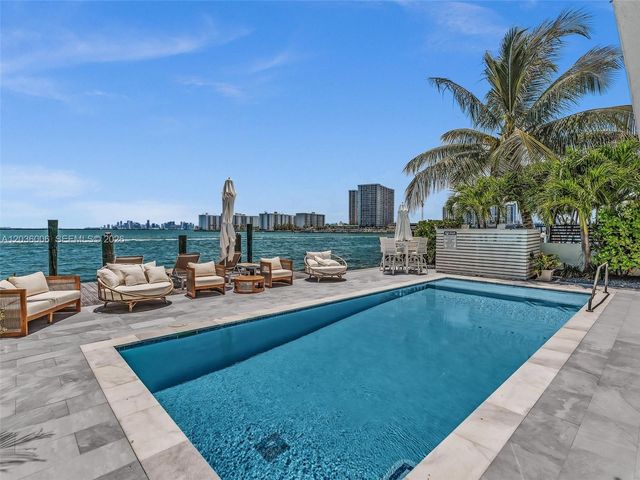 1930 Bay Dr PH1, Miami Beach, FL 33141