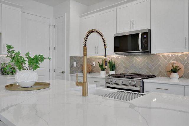 172 EAGLESTON LANE, Lakewood Ranch, FL 34240