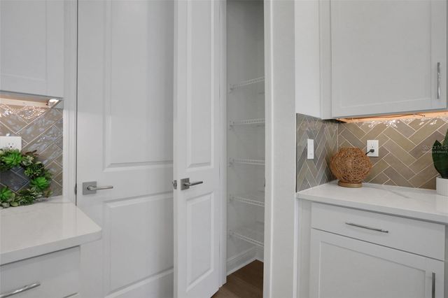 172 EAGLESTON LANE, Lakewood Ranch, FL 34240