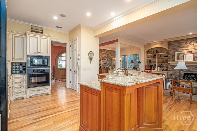 6 Oak Shadow Court, Savannah, GA 31411