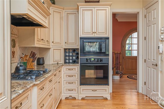 6 Oak Shadow Court, Savannah, GA 31411