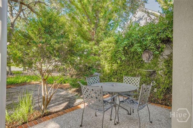 6 Oak Shadow Court, Savannah, GA 31411