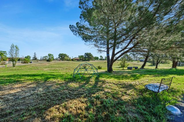 11890 Cresthill Drive, Elk Grove, CA 95624