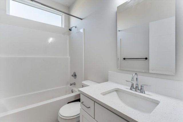 1425 W Cozy Hollow St, Goddard, KS 67052