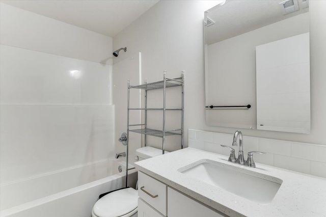 1425 W Cozy Hollow St, Goddard, KS 67052