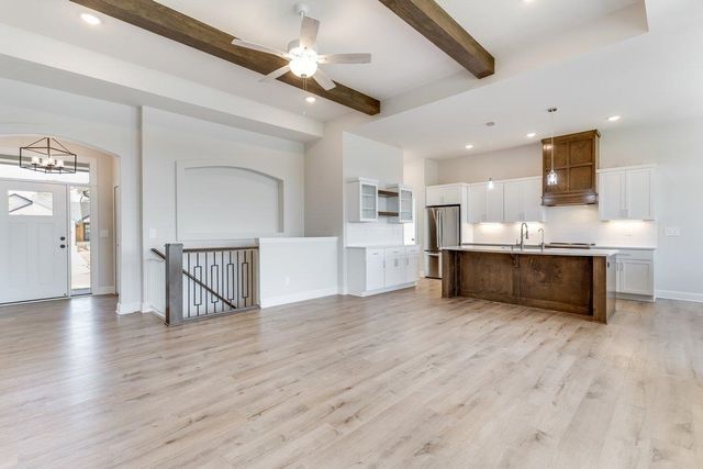 1425 W Cozy Hollow St, Goddard, KS 67052