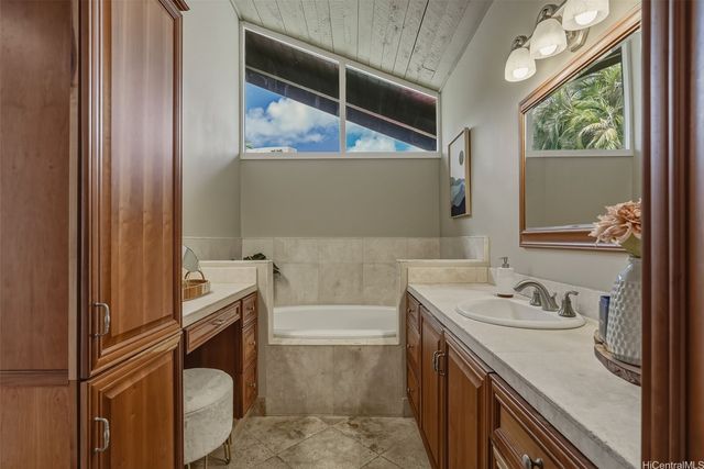 7081 Kalanianaole Highway, Honolulu, HI 96825