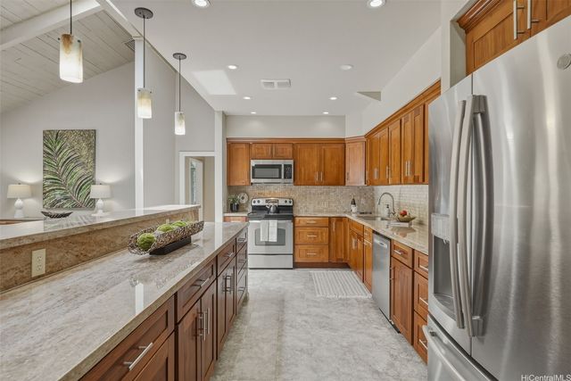 7081 Kalanianaole Highway, Honolulu, HI 96825