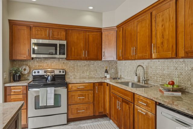7081 Kalanianaole Highway, Honolulu, HI 96825