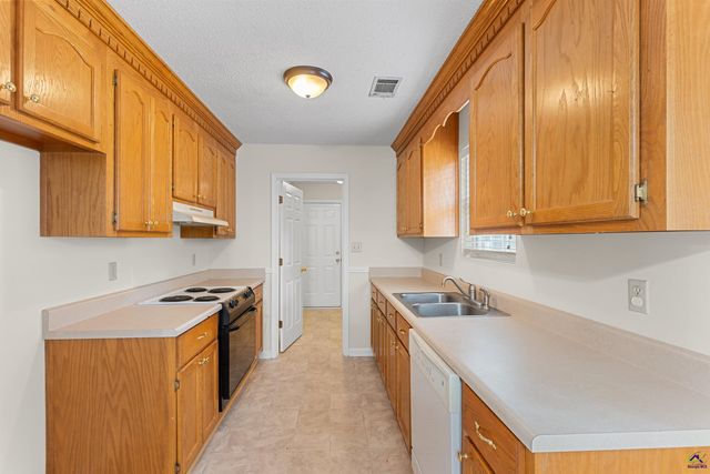315 Woods Trail, Perry, GA 31069