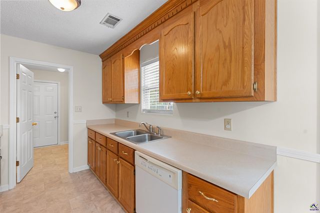 315 Woods Trail, Perry, GA 31069