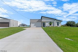 1827 EMBERS PKWY W, Cape Coral, FL 33993