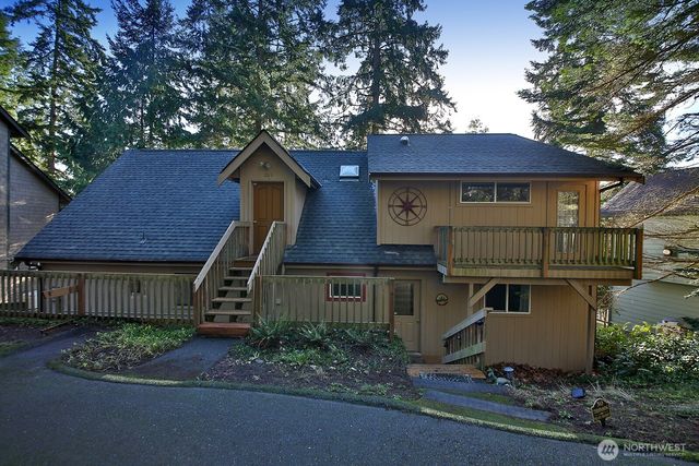 1015 Honeymoon Lake Drive, Greenbank, WA 98253