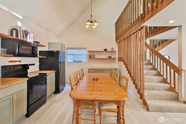 1015 Honeymoon Lake Drive, Greenbank, WA 98253