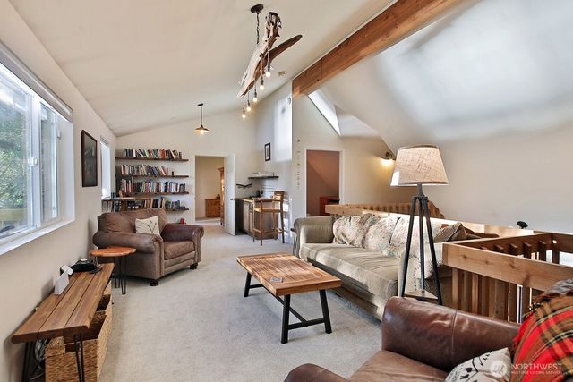 1015 Honeymoon Lake Drive, Greenbank, WA 98253