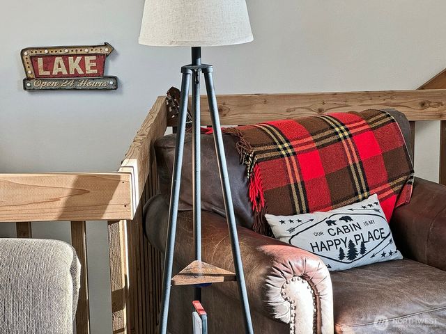 1015 Honeymoon Lake Drive, Greenbank, WA 98253