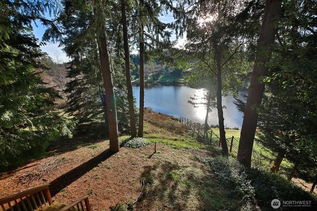 1015 Honeymoon Lake Drive, Greenbank, WA 98253