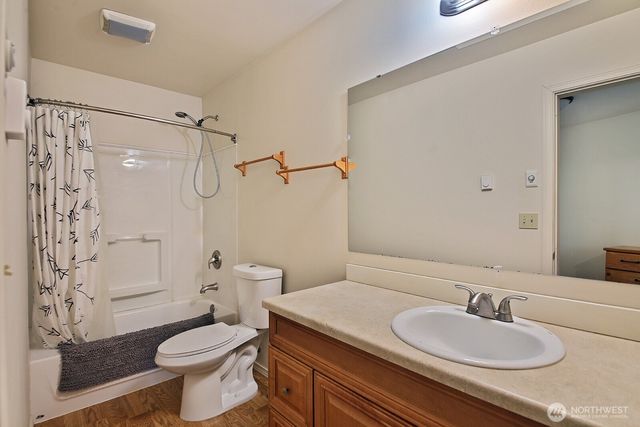 1015 Honeymoon Lake Drive, Greenbank, WA 98253