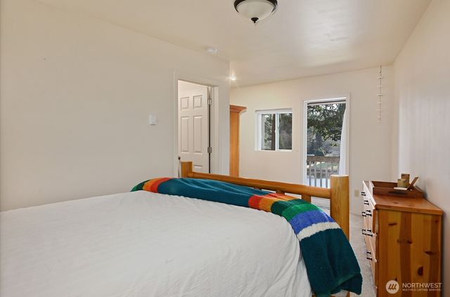 1015 Honeymoon Lake Drive, Greenbank, WA 98253