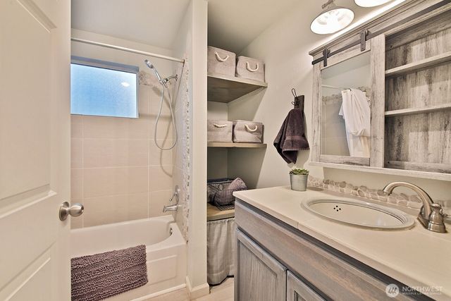 1015 Honeymoon Lake Drive, Greenbank, WA 98253