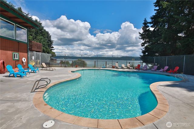 1015 Honeymoon Lake Drive, Greenbank, WA 98253