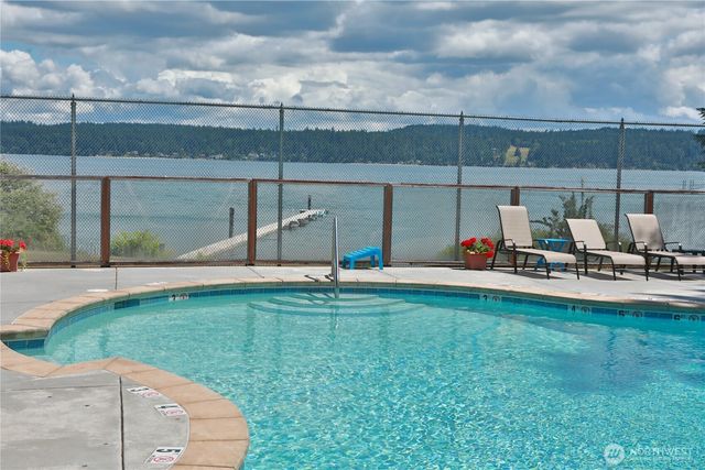 1015 Honeymoon Lake Drive, Greenbank, WA 98253