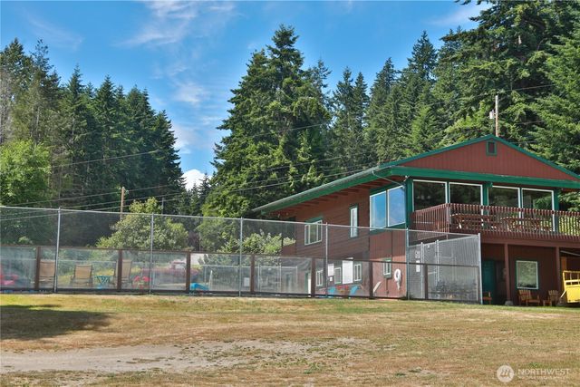 1015 Honeymoon Lake Drive, Greenbank, WA 98253