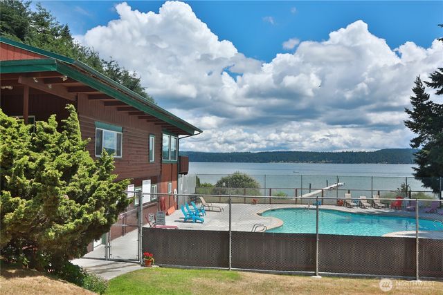 1015 Honeymoon Lake Drive, Greenbank, WA 98253