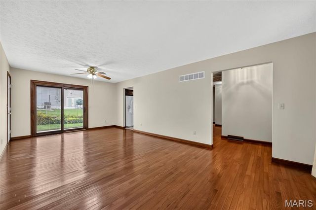 3020 Mockingbird Drive, St Charles, MO 63301