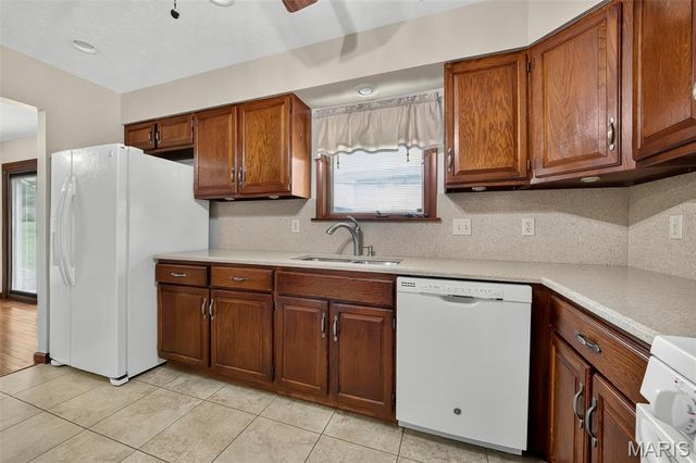 3020 Mockingbird Drive, St Charles, MO 63301
