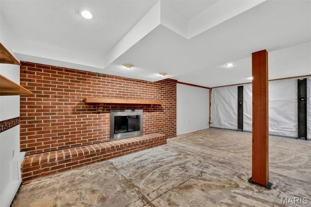 3020 Mockingbird Drive, St Charles, MO 63301