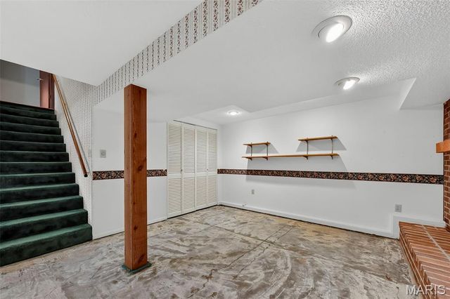 3020 Mockingbird Drive, St Charles, MO 63301