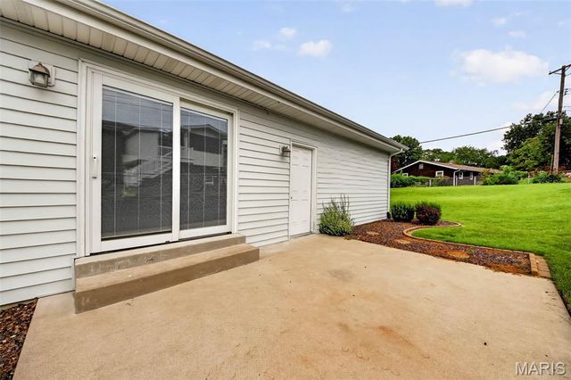 3020 Mockingbird Drive, St Charles, MO 63301