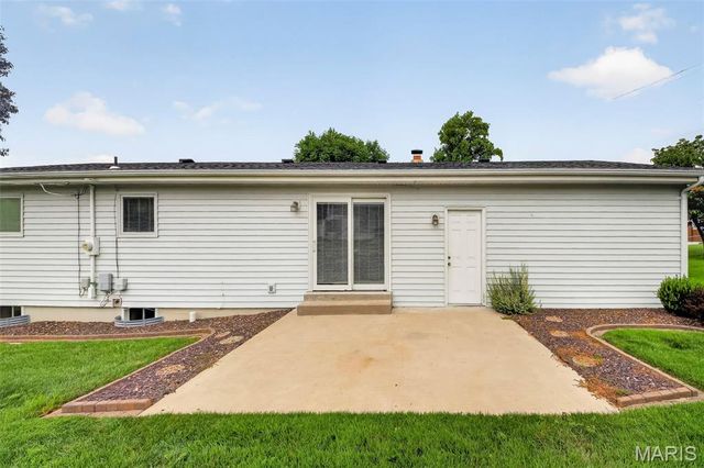 3020 Mockingbird Drive, St Charles, MO 63301