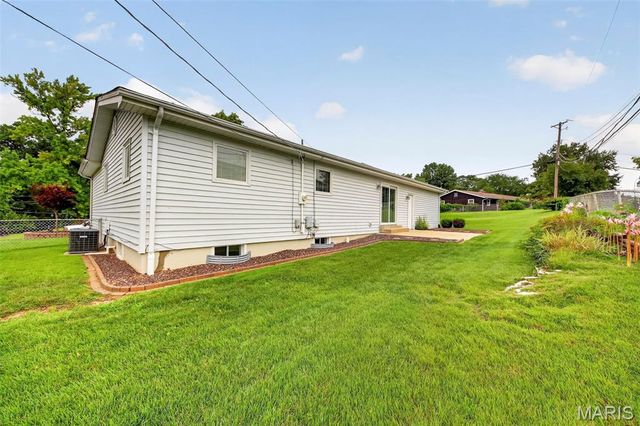 3020 Mockingbird Drive, St Charles, MO 63301