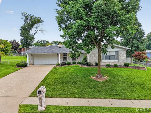 3020 Mockingbird Drive, St Charles, MO 63301