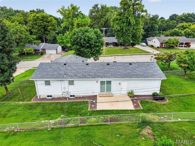 3020 Mockingbird Drive, St Charles, MO 63301