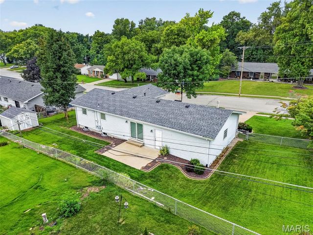 3020 Mockingbird Drive, St Charles, MO 63301
