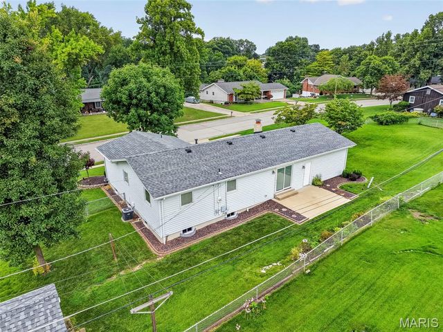 3020 Mockingbird Drive, St Charles, MO 63301