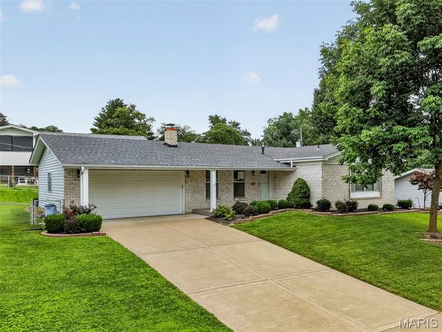 3020 Mockingbird Drive, St Charles, MO 63301