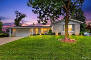 3020 Mockingbird Drive, St Charles, MO 63301