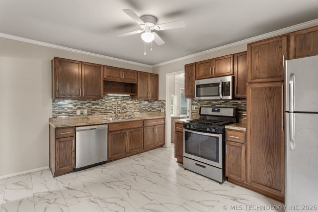 605 W Walnut Street, Collinsville, OK 74021