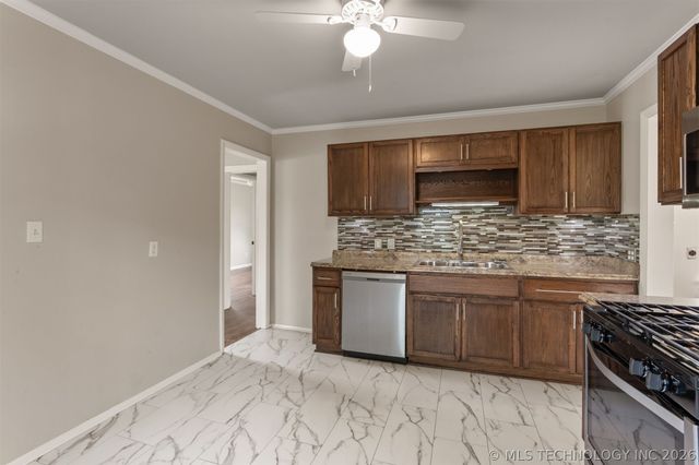 605 W Walnut Street, Collinsville, OK 74021