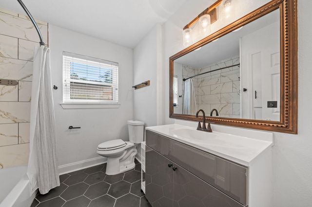 10151 Brinwood Drive, Houston, TX 77043