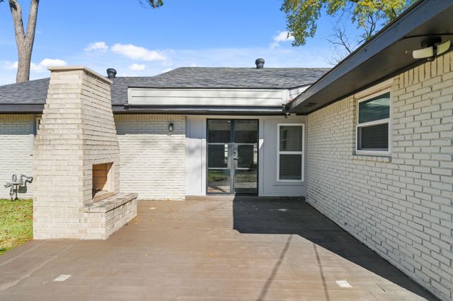 10151 Brinwood Drive, Houston, TX 77043