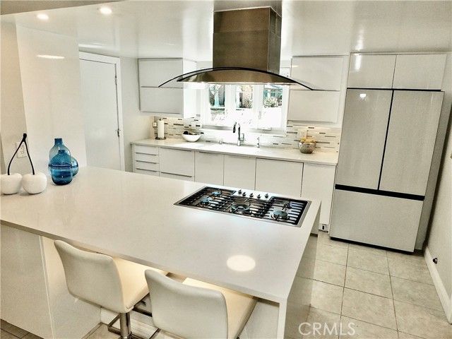 250 Bucknell Rd, Costa Mesa, CA 92626